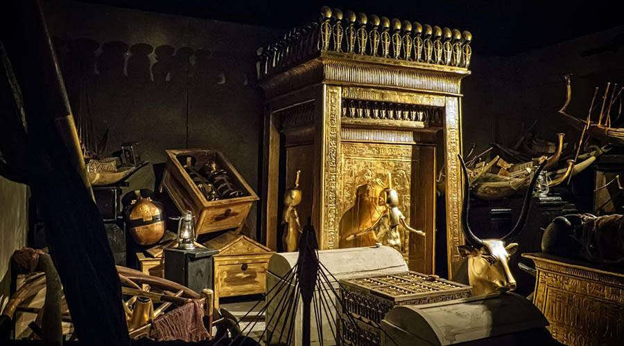 Sự kiện này trở thành phát hiện khảo cổ quan trọng trong lịch sử bởi kho báu vật "khủng" còn nguyên vẹn bên trong sau hàng ngàn năm. Các chuyên gia mất tới 10 năm để phân loại các cổ vật được tìm thấy trong lăng mộ. Thêm nữa, thông qua các cổ vật, đặc biệt là xác ướp Tutankhamun, các chuyên gia giải mã được một số bí ẩn về vị vua này.