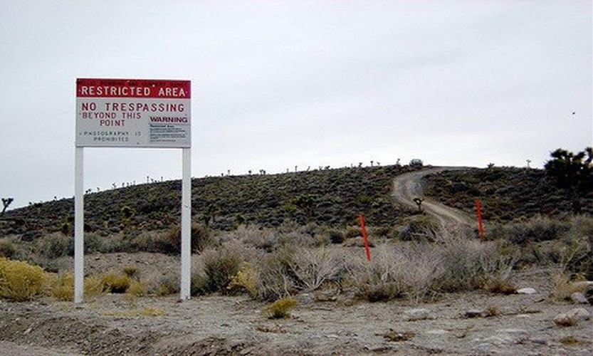 Area 51 hay còn gọi Vùng 51 tuyệt mật của Mỹ không có mặt trên bất cứ bản đồ địa chính nào của Mỹ, không ai biết tới sự tồn tại của nó trong hàng thập kỷ.