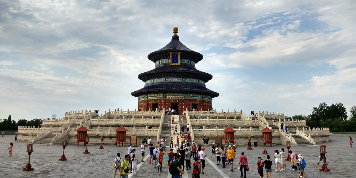 Bắc Kinh cũng thiết lập cơ chế điều phối khu vực liên quan đến quy hoạch, quản lý đô thị và môi trường. Hệ thống giám sát, cảnh báo và hệ thống ứng phó khẩn cấp và đối phó khi không khí bị ô nhiễm nặng được Bắc Kinh thành lập.