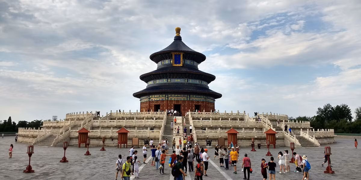 Bắc Kinh cũng thiết lập cơ chế điều phối khu vực liên quan đến quy hoạch, quản lý đô thị và môi trường. Hệ thống giám sát, cảnh báo và hệ thống ứng phó khẩn cấp và đối phó khi không khí bị ô nhiễm nặng được Bắc Kinh thành lập.