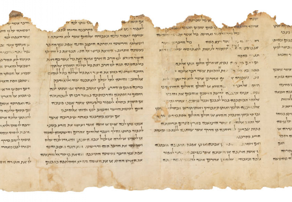 Những cuộn sách Biển Chết (Dead Sea Scrolls) được giới chuyên gia tìm thấy trong những năm qua được đánh giá là phát hiện khảo cổ quan trọng. Chúng bị chôn giấu trong những hang động ở sa mạc Judea trong khoảng 2.000 năm.