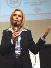 Nadia Camukova là thiên tài nổi tiếng thế giới với chỉ số IQ lên đến 200. Sinh ra ở Moscow, Nga, bà có thể nói thành thạo 7 ngôn ngữ và 8 phương ngữ của Thổ Nhĩ Kỳ. Hiện Camukova là giáo sư ở Thổ Nhĩ Kỳ.