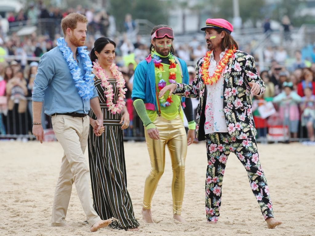 Trong chuyến đi tới Australia vào tháng 10/2018, vợ chồng hoàng tử Harry ghé thăm bãi biển Bondi nổi tiếng ở Sydney.