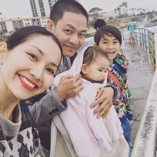 Cô nàng "Út Ráng" lên xe hoa lần hai vào năm 2014 và sau đó theo chồng sang Mỹ định cư. Năm 2015, cô chào đón tiểu công chúa Yvona chào đời và đó là trái ngọt giữa cô và Andy. Hiện tại, Kim Hiền có cuộc sống viên mãn bên chồng và hai con.