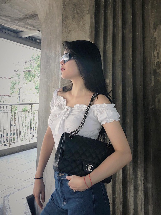 Tuy nhiên, mới đây Thu Ngọc xác nhận đổ vỡ được 4 năm nghĩa là từ 2015 sau 3 năm chung sống. Nói về lý do cô bày tỏ: "Rất nhiều mâu thuẫn xảy ra trong thời gian chúng tôi là vợ chồng. Tôi và mẹ anh không hợp nhau, mối quan hệ mẹ chồng - nàng dâu luôn căng thẳng. Tôi cũng không thích cuộc sống ở Mỹ, cứ sang 2-3 tháng tôi lại khóc và đòi về. Trong một lần xung đột, anh nói: "Em phải suy nghĩ kỹ. Nếu em cứ muốn về Việt Nam thì chúng ta không thể sống cùng nhau đến hết đời được".