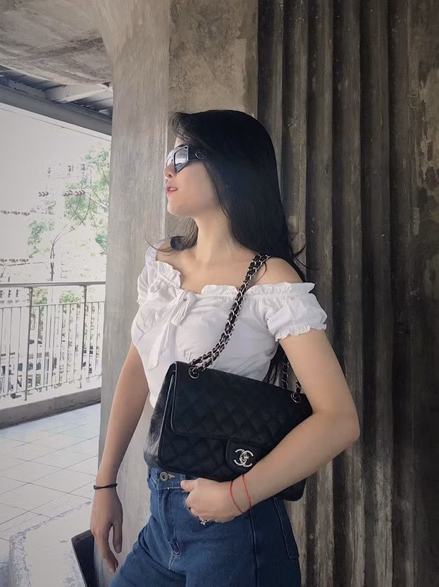 Tuy nhiên, mới đây Thu Ngọc xác nhận đổ vỡ được 4 năm nghĩa là từ 2015 sau 3 năm chung sống. Nói về lý do cô bày tỏ: "Rất nhiều mâu thuẫn xảy ra trong thời gian chúng tôi là vợ chồng. Tôi và mẹ anh không hợp nhau, mối quan hệ mẹ chồng - nàng dâu luôn căng thẳng. Tôi cũng không thích cuộc sống ở Mỹ, cứ sang 2-3 tháng tôi lại khóc và đòi về. Trong một lần xung đột, anh nói: "Em phải suy nghĩ kỹ. Nếu em cứ muốn về Việt Nam thì chúng ta không thể sống cùng nhau đến hết đời được".