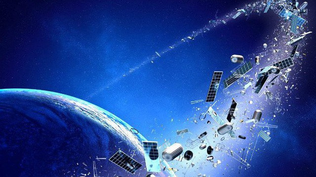 Thêm nữa, rác thải vũ trụ từ những vệ tinh nhân tạo, tàu vũ trụ, tên lửa của một số nước hết hạn sử dụng được tiến hành tiêu hủy tạo ra mối nguy hiểm lớn.