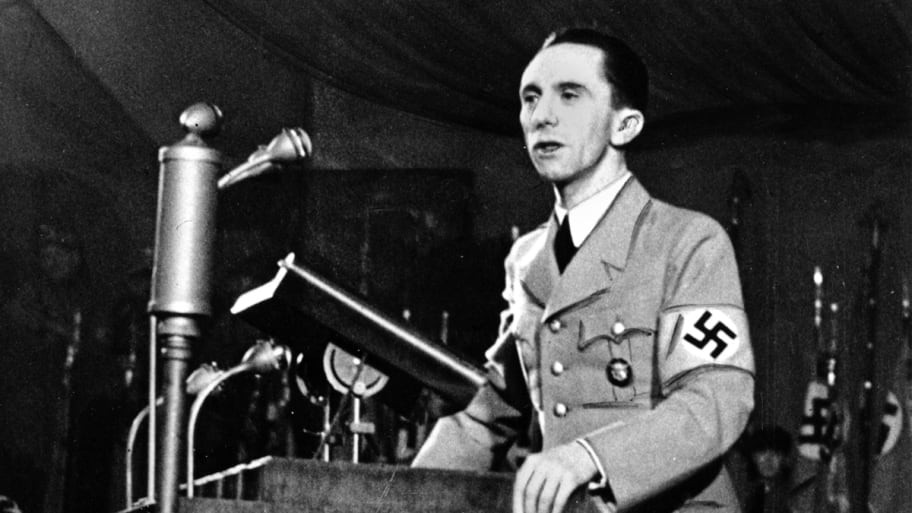 Theo đó, thân tín thân cận của Hitler trở thành thủ tướng tại vị ngắn nhất trong lịch sử. Video: Tiếp tục truy tìm tội phạm chiến tranh thời phát xít Đức (nguồn: VTC14)