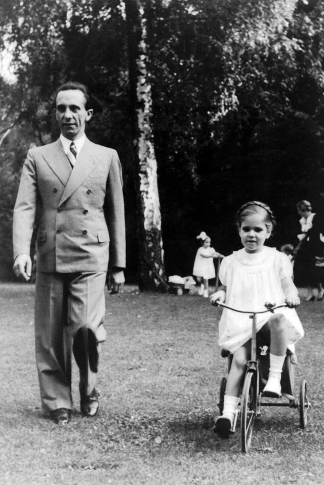 Hitler không thể ngờ rằng, Goebbels cũng làm điều tương tự khi nhận thấy không còn tương lai nào cho Đức quốc xã.