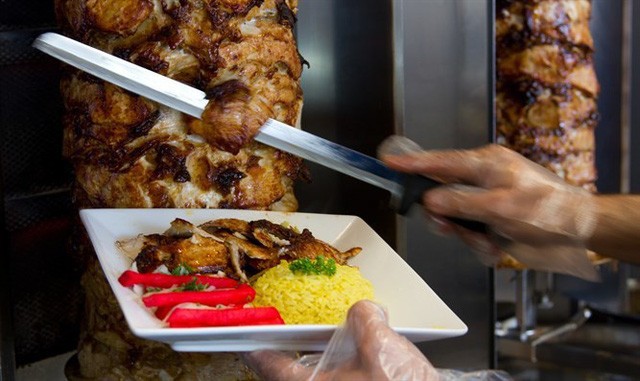 Thuc khach bi 'chat chem' 65 trieu mot dia banh my