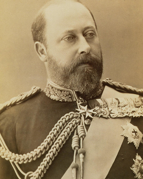 Không những vậy, vua Edward VII còn cho người làm ra một chiếc ghế tình yêu đặc biệt để "vui vẻ" với tình nhân trong nhà thổ.