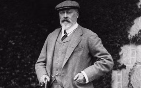 Sau cái chết của cha, Edward VII vẫn "chứng nào tật ấy" khi tham gia nhiều bữa tiệc xa hoa, thương xuyên lui tới các nhà thổ sang trọng như Le Chabanais (Pháp).