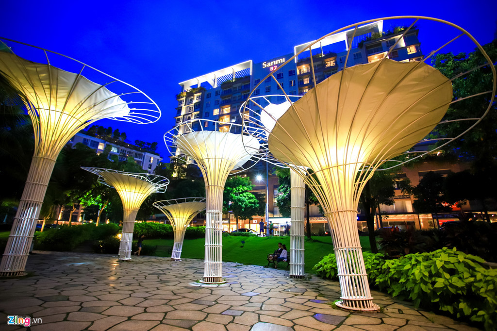 Khi nguồn cung văn phòng, nhà ở trong khu vực trung tâm trong những năm gần đây đang nhích lên một cách chậm chạp, việc người đầu chuyển dịch sang tìm kiếm các khu vực lân cận với chất lượng cao là điều dễ hiểu. Bên cạnh đó, những công trình phụ trợ như công viên, hồ nhân tạo trong khuôn viên dự án cũng là những giá trị cộng thêm của bất động sản trong khu vực này.