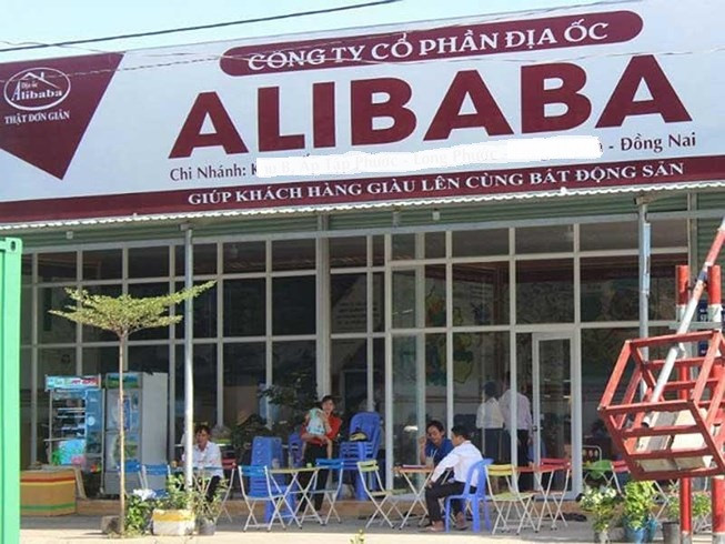 Dang bi dieu tra, dia oc Alibaba van khai truong van phong trai phep