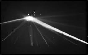 Đến 2h sáng ngày 25/2, radar phòng không của Mỹ thu được tín hiệu lạ, cách tây nam thành phố Los Angeles khoảng 160 km.