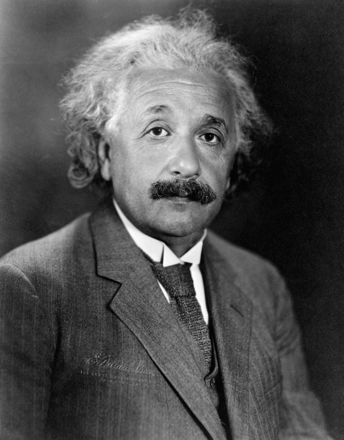 Khi biết tin trên, Einstein luôn day dứt cho đến khi qua đời. Ông cho rằng việc gửi thư cho Tổng thống Roosevelt là một trong những sai lầm lớn nhất đời.