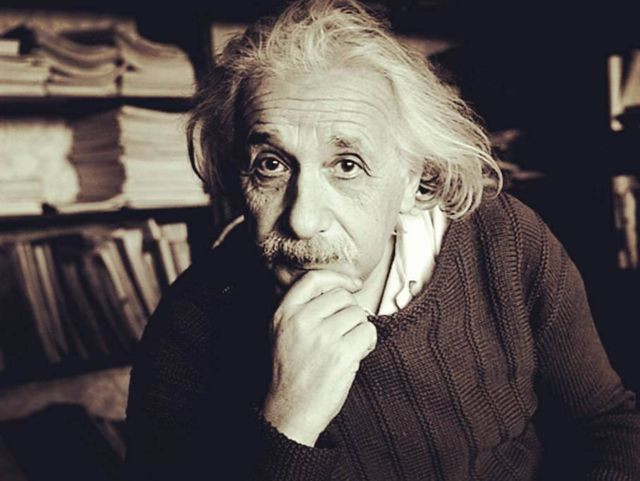 Sau hơn 2 tháng nhận được lá thư của Einstein, Tổng thống Roosevelt đã hồi âm và nói rằng ông đích thân thành lập một Ủy ban Tư vấn về Uranium. Các nhà khoa học của Mỹ bắt đầu tìm hiểu và nghiên cứu về vai trò của uranium trong sản xuất vũ khí nguyên tử.