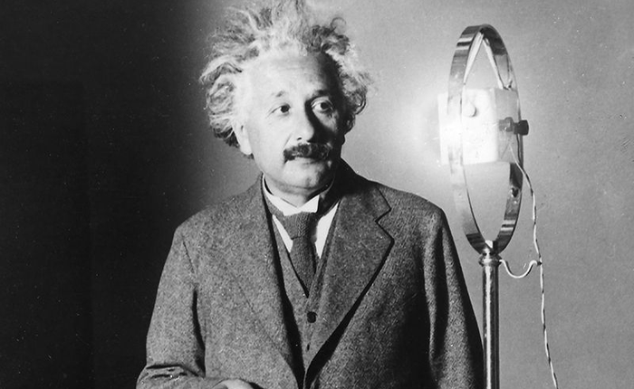 Đến tháng 8/1945, Mỹ trở thành quốc gia đầu tiên sử dụng vũ khí hạt nhân trong chiến tranh khi ném 2 quả bom nguyên tử xuống Nhật Bản và khiến thế giới khiếp sợ bởi mức độ thương vong lớn.