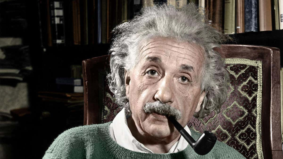 Theo nhà vật lý Einstein, 3 nhà hóa học tại Berlin, Đức sắp chế tạo thành công một loại vũ khí làm thay đổi cục diện chiến sự.
