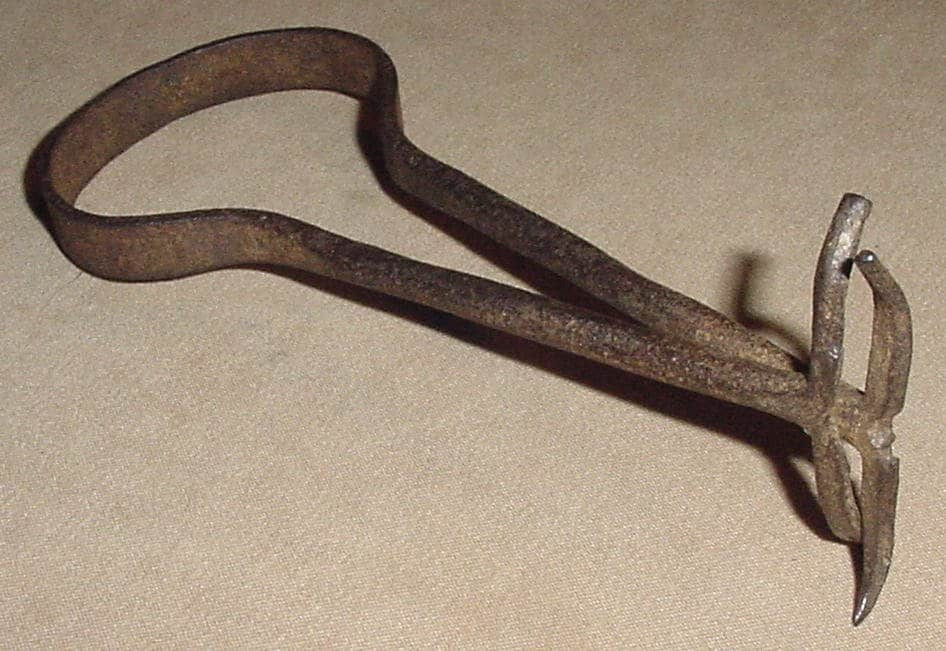 Hậu quả là phạm nhân chịu đau đớn về mặt thể xác khiến họ không thể nào quên và bị ám ảnh trong suốt thời gian dài.