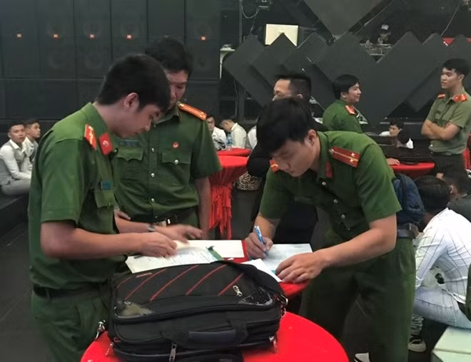 Dot kich quan bar Diamind Luxury, hang chuc dan choi chay tan loan