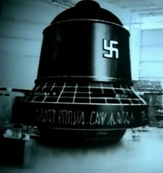 Vũ khí Die Glocke có thiết kế giống một quả chuông khổng lồ và được chế tạo từ kim loại cứng.