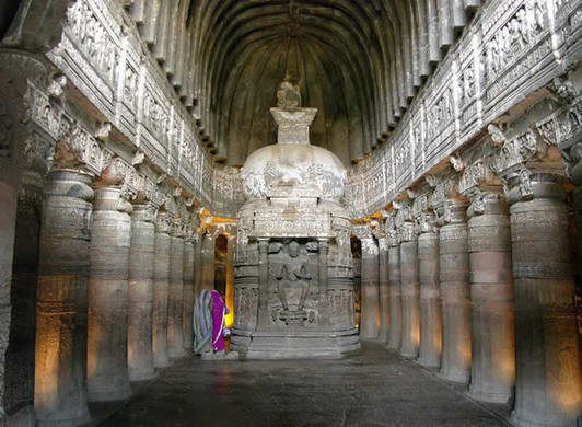 Cụm hang còn lại được xây dựng vào thế kỷ 5 và mang màu sắc Phật giáo mới. Trong số này, một số hang vẫn chưa hoàn thành quá trình xây dựng.