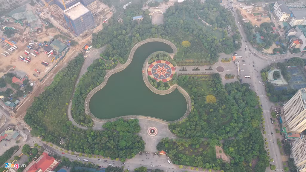 Theo ghi nhận của ứng dụng quan trắc chất lượng không khí PAM Air, hơn 40 điểm đo của Hà Nội vào lúc 8h sáng 15/9 đều có chỉ số chất lượng không khí AQI từ 150-170, thuộc nhóm màu đỏ (thang 4 trong 6 thang bậc đo chất lượng không khí theo cách tính của Mỹ). (Hình ảnh tại khu vực quận Cầu Giấy).