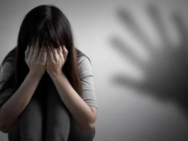 Di sinh nhat ban quen qua mang, co gai bi dua vao nha nghi hiep dam