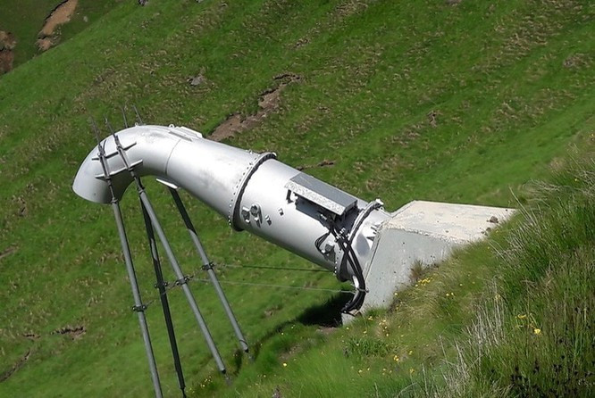 Đây là những máy cắt tuyết lở được lắp đặt ở khu vực miền núi để đảm bảo an toàn cho người đi bộ.