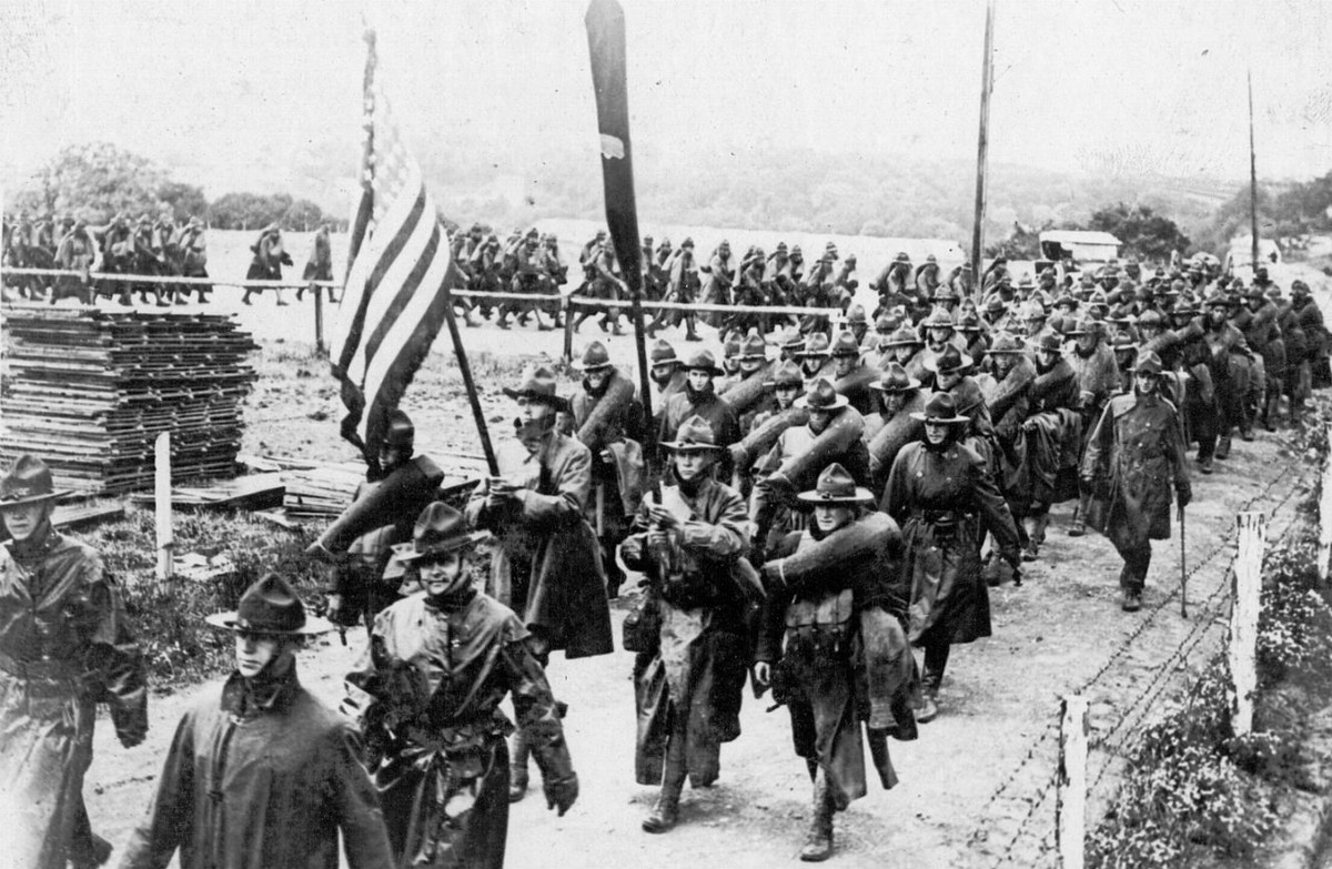 Ban đầu, Mỹ không tham gia Thế chiến 1. Mãi đến năm 1917, chính quyền Washington mới quyết định tham chiến và chiến đấu cùng với phe Hiệp ước.