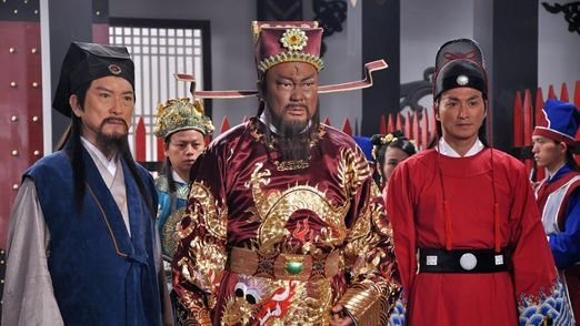 10 năm sau, cha mẹ Bao Công qua đời. Sau khi hoàn thành tang lễ, Bao Công mới chính thức ra làm quan.