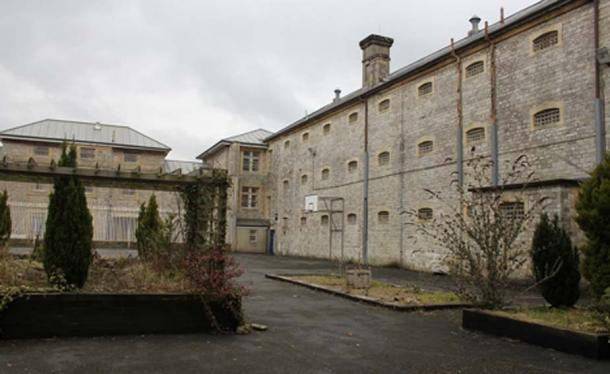 Nhà tù Shepton Mallet từng là nơi giam giữ nhiều tên tội phạm nguy hiểm như kẻ giết trẻ em, tội phạm hiếp dâm hay các thành viên băng đảng khét tiếng như cặp sinh đôi nhà Kray.