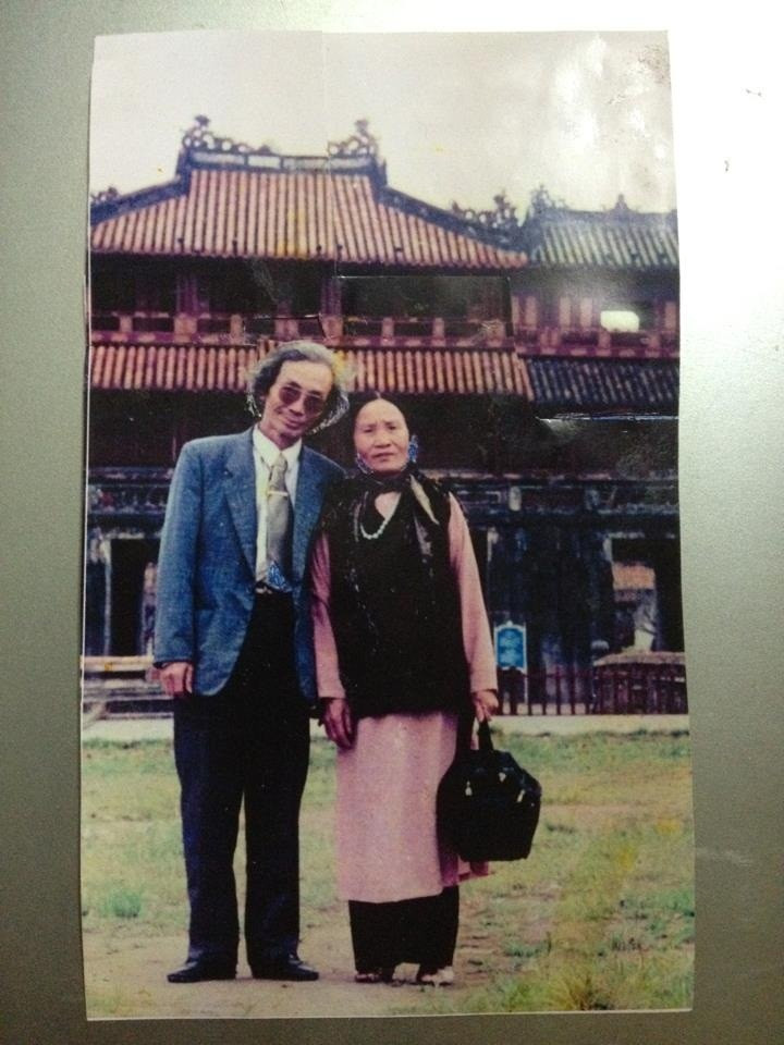 Nha van Tran Ngoc Lan va... duyen phan hai nguoi dan ba