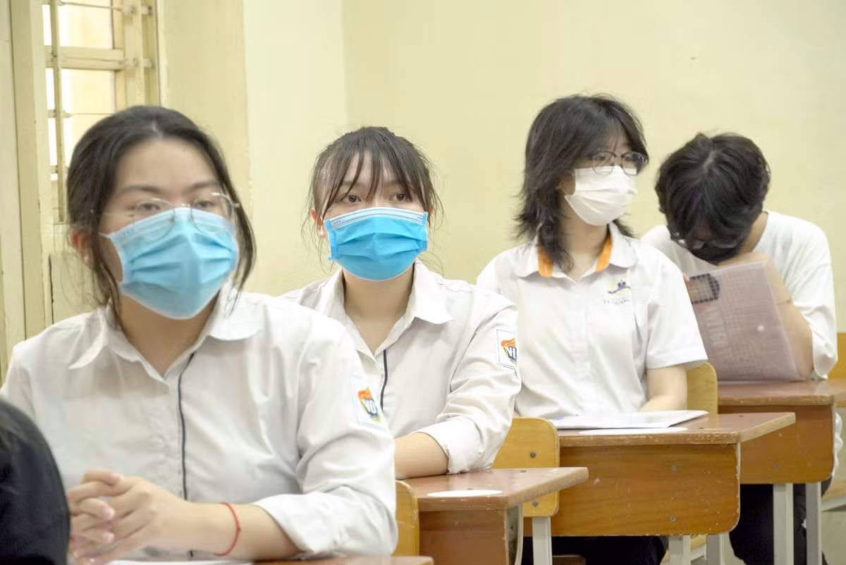 Thêm nhiều kỳ thi riêng, giảm tải hay tăng áp lực? Them nhieu ky thi rieng, giam tai hay tang ap luc?