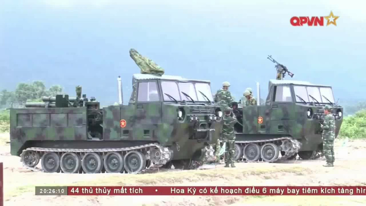 Trong đó khó khăn lớn nhất vẫn là việc tích hợp pháo 105mm lên trên xe M548, khi mẫu pháo này có trọng lượng khá lớn, độ giật sau mỗi phát bắn khá mạnh có thể ảnh hưởng trực tiếp đến khung gầm xe từ đó làm suy giảm độ bền của khí tài sau một thời gian sử dụng. Nguồn ảnh: QPVN.