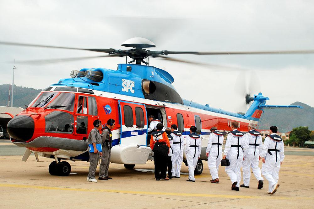 Không chỉ chinh phục và làm chủ tất cả các loại địa hình, từ rừng núi tới biển cả của Tổ quốc mà những cánh bay của Binh đoàn 18 còn vươn tầm quốc tế, cung cấp dịch vụ bay trực thăng cho nhiều nước như bay dầu khí ở Na Uy, Malaysia, Đông Timor hay bay cứu hỏa ở Indonesia và bay dịch vụ tại Ấn Độ…