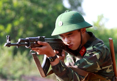 Đường ngắm của các chiến sĩ mới.