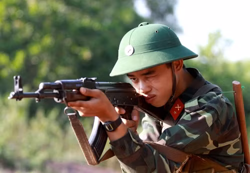 Đường ngắm của các chiến sĩ mới.