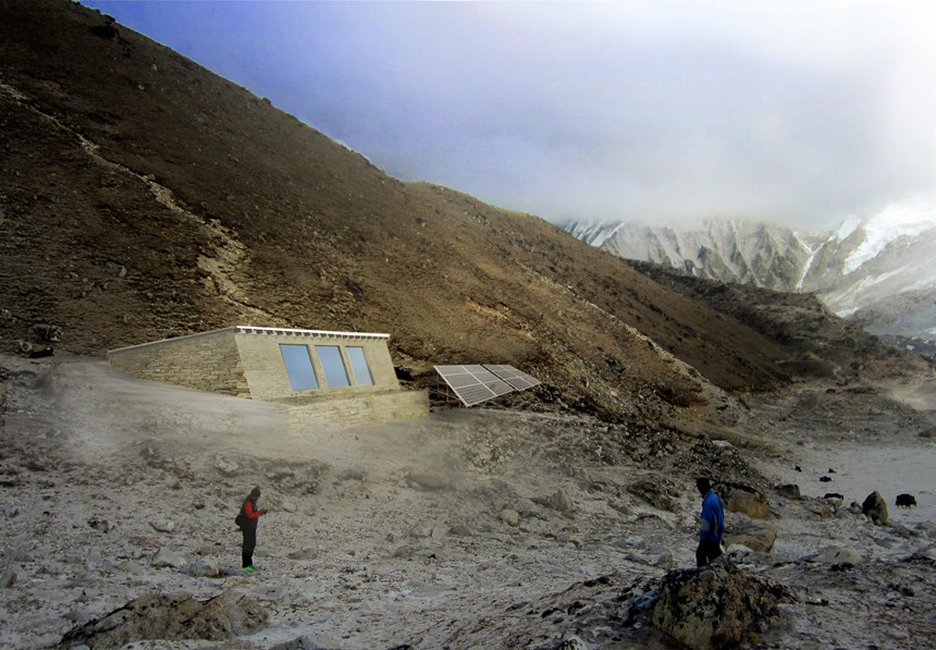 Ngoài rác thải, những người tham gia dọn sạch đỉnh Everest đang phải đối mặt thêm thách thức mới: Tình trạng biến đổi khí hậu. Với nhiệt độ nóng dần lên, băng trên ngọn Everst dần tan chảy ngày một nhiều và hé lộ thi thể của những người leo núi mất tích trong quá khứ. Theo Tshering Sherpa, cựu chủ tịch Hiệp hội Leo núi Nepal, số thi thể được phát hiện mới mật độ ngày một dày hơn trong thời gian gần đây. Ảnh: Mount Everest Biogas Project.