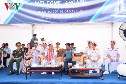 Theo Đại tá Nguyễn Đức Nam, chuyến đi nằm trong khuôn khổ huấn luyện đường dài trên biển kết hợp thăm và giao lưu hữu nghị với Hải quân Singapore và Indonesia.