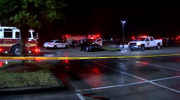 Cũng theo người phát ngôn của Trạm không quân hải quân Jacksonville: "Các lực lượng phản ứng nhanh và các sĩ quan an ninh Hải quân đều có mặt tại hiện trường và điều phối tình hình". Ảnh: Reuters