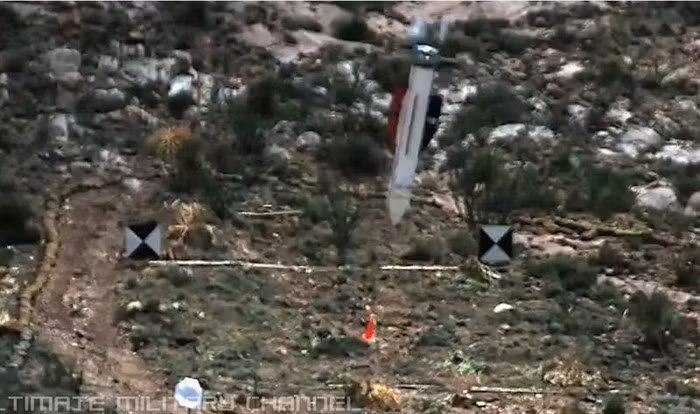 Bên cạnh đó, phiên bản mới của GBU-57 được tăng cường công nghệ dẫn đường điện tử để tăng độ chính xác cũng như khả năng né các hệ thống phòng không. Tuy nhiên GBU-57 đã không chứng minh được sức mạnh như nhà sản xuất Boeing công bố.