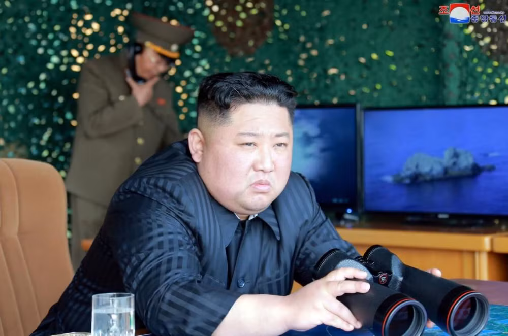 Nha lanh dao Kim Jong-un dich than thi sat thu nghiem vu khi moi-Hinh-5