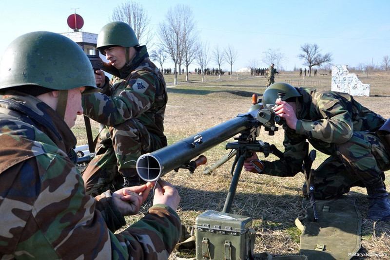 SPG-9 là loại súng chống tăng bắn phát một, không giật.