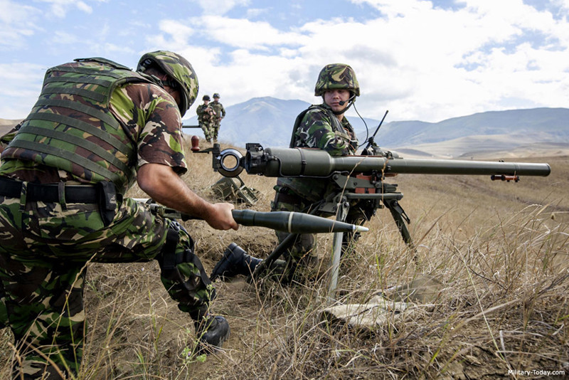 Súng SPG-9 bao gồm có nòng súng với khóa nòng mở, giá giữ súng 3 chân, thiết bị điện để khai hỏa và thiết bị ngắm bắn.