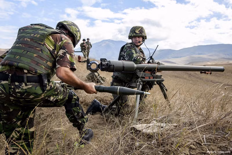 Súng SPG-9 bao gồm có nòng súng với khóa nòng mở, giá giữ súng 3 chân, thiết bị điện để khai hỏa và thiết bị ngắm bắn.