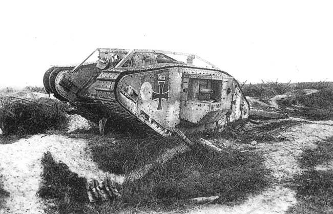 Quân Đức đã nhận ra vai trò của xe tăng khá trễ và họ chủ yếu dựa vào những xe tăng giành được của Anh trong cuộc chiến. Có khoảng 40 chiếc xe tăng Mark IV quân Đức chiếm được từ Anh và đặt lại tên là Beutepanzerwagen.