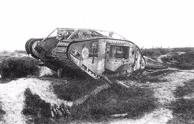 Quân Đức đã nhận ra vai trò của xe tăng khá trễ và họ chủ yếu dựa vào những xe tăng giành được của Anh trong cuộc chiến. Có khoảng 40 chiếc xe tăng Mark IV quân Đức chiếm được từ Anh và đặt lại tên là Beutepanzerwagen.