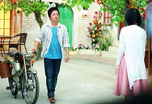 Hình ảnh trong MV “Nụ cười biệt ly”.